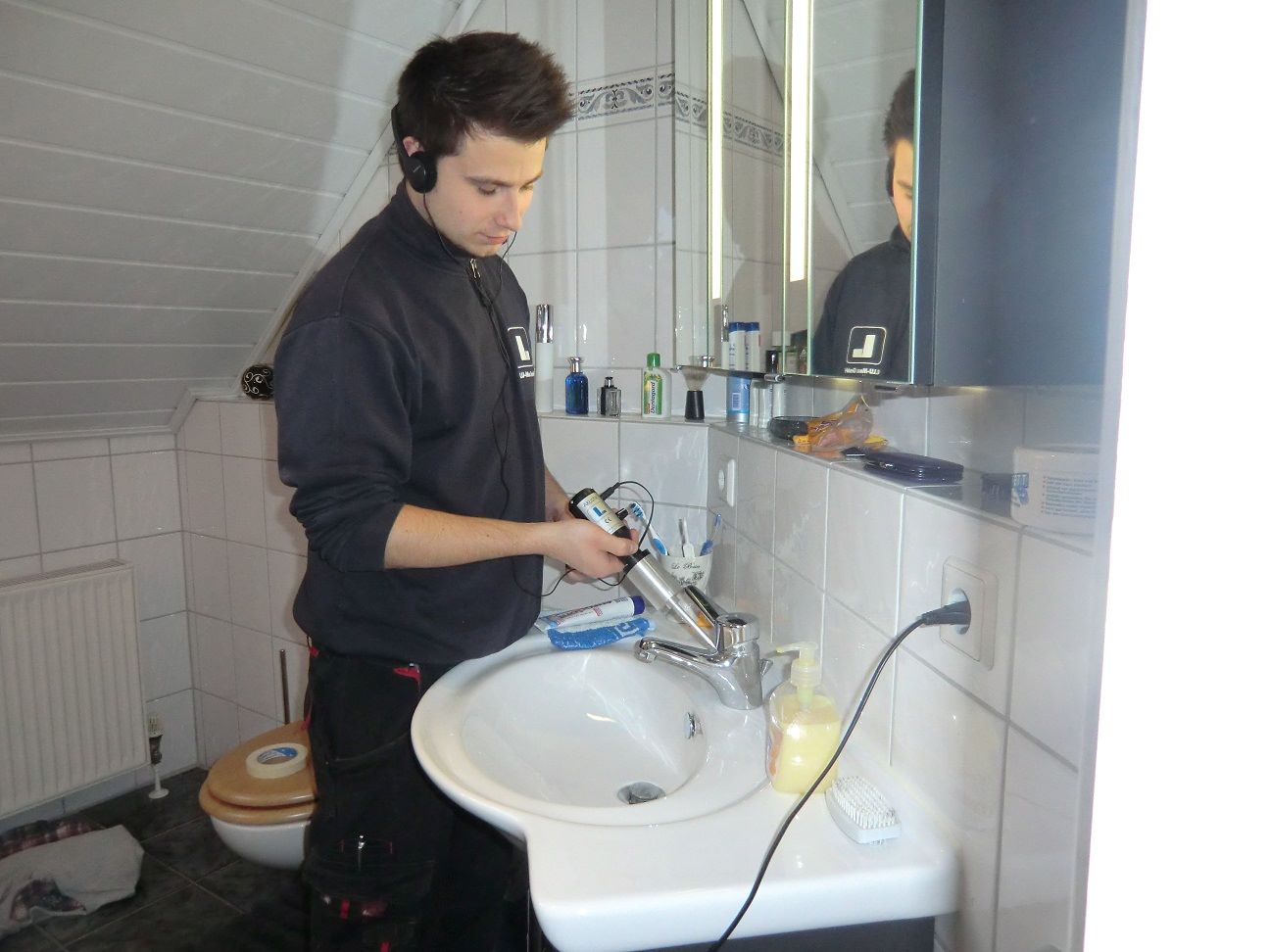 Pipe leak detection